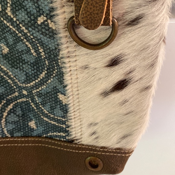 MYRA Shoulder Bag Adjustable Strap, Fabric, Leather, Green Khaki Canvas - Picture 2 of 7